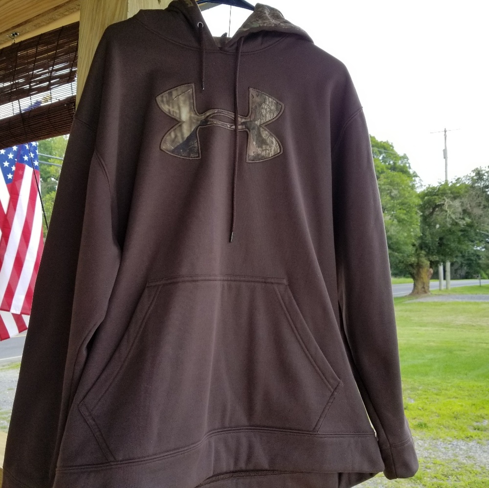 UNDER ARMOUR HOODIE